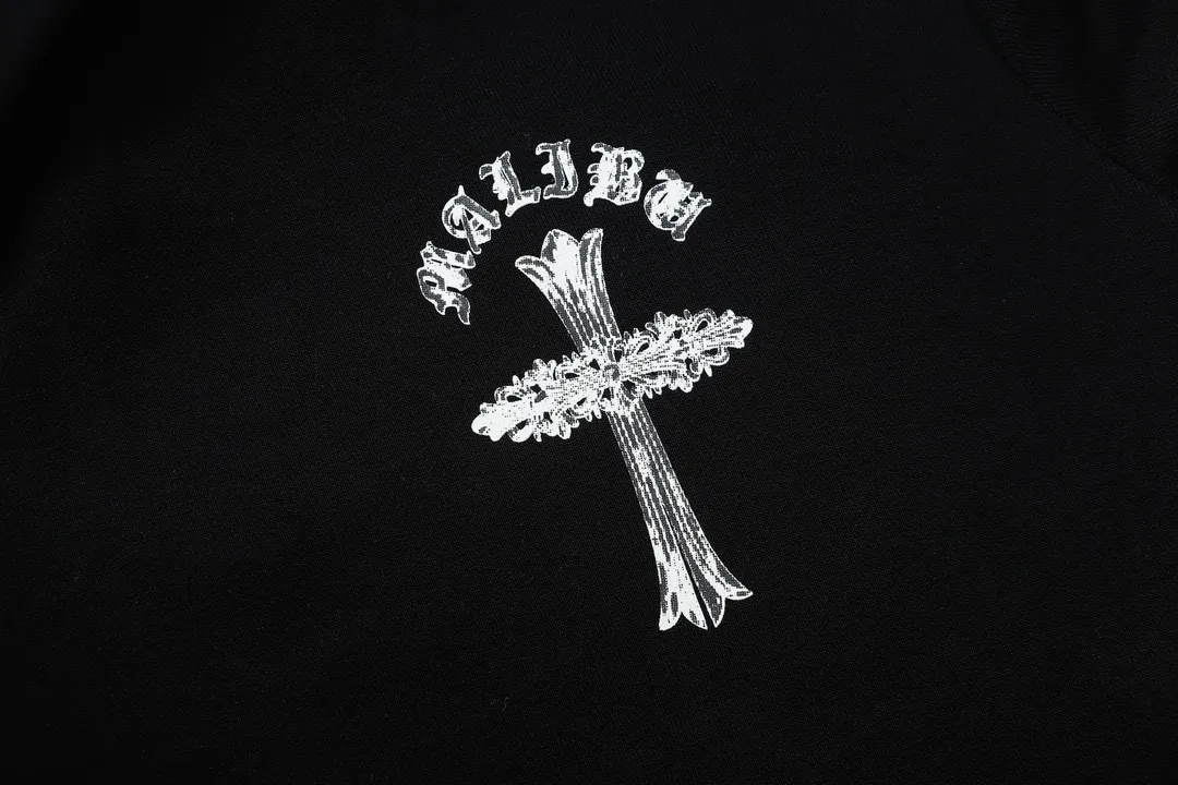 M12—P210 -Chrome Hearts/Chrome Hearts printed sweatshirt cardigan jacket -420 grams of high-density, high-quality wool, soft, delicate and skin-friendly, soft and silky to the touch, warm and skin-friendly -The hardware and zipper accessories are all customized and full of details -Colour: black -Size: S M L XL